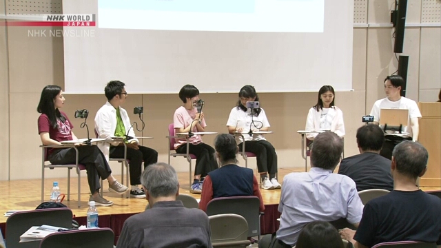 Tanaka Terumi berbicara dalam pertemuan Japan Campaign to Abolish Nuclear Weapons di Tokyo bersama para peserta yang membahas upaya penghapusan senjata nuklir.