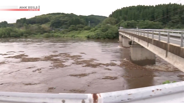 Petugas cuaca memperingatkan warga di Kyushu utara setelah hujan lebat memicu banjir dan longsor di beberapa prefektur Jepang