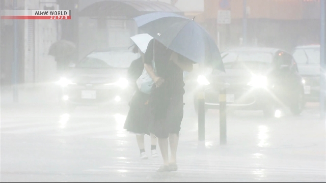 Kondisi hujan lebat di Kyushu utara saat warga diminta waspada terhadap banjir dan longsor.