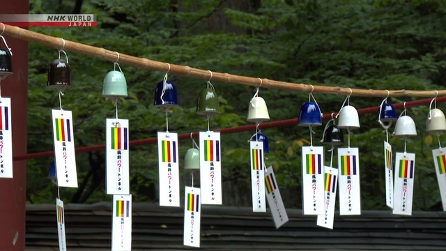 Lonceng-lonceng angin tergantung di area Kuil Futarasan di Nikko saat festival tahunan berlangsung.