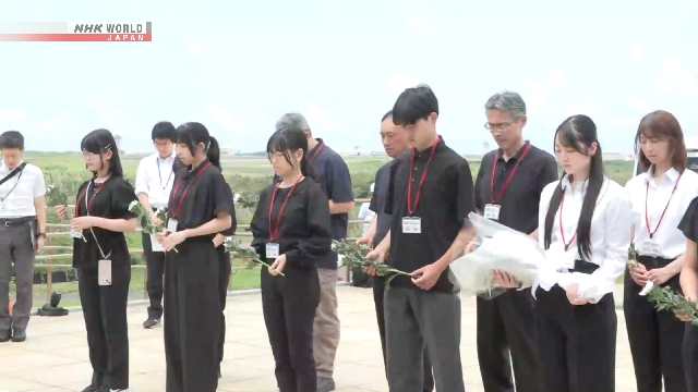 Siswa Jepang Kunjungi Pulau Ioto untuk Mendoakan Korban Perang