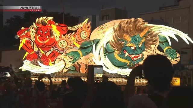 Kereta Hias Megah Berparade di Kota Aomori dalam Festival Musim Panas Besar