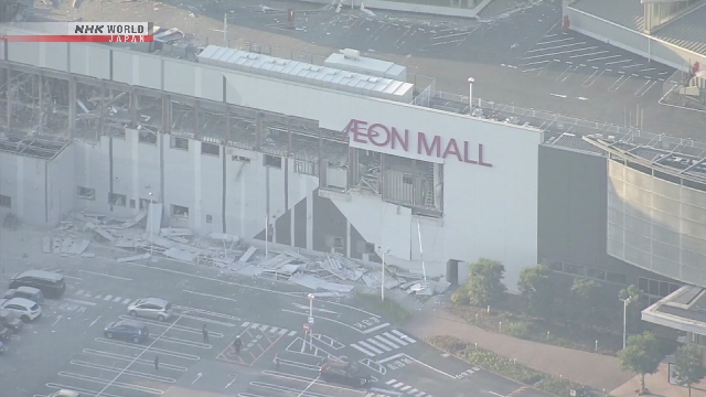 Gedung Aeon Mall Kumamoto di Prefektur Kumamoto yang terdampak gempa dan ledakan