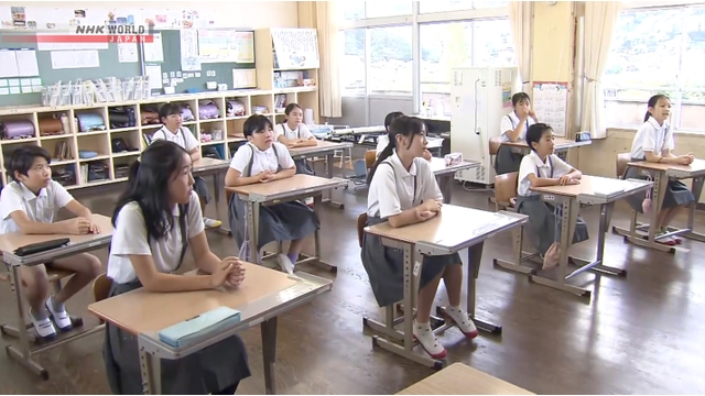 Aktivitas murid sekolah dasar di Kota Yatsushiro yang kembali belajar menyambut semester baru setelah bencana gempa bumi